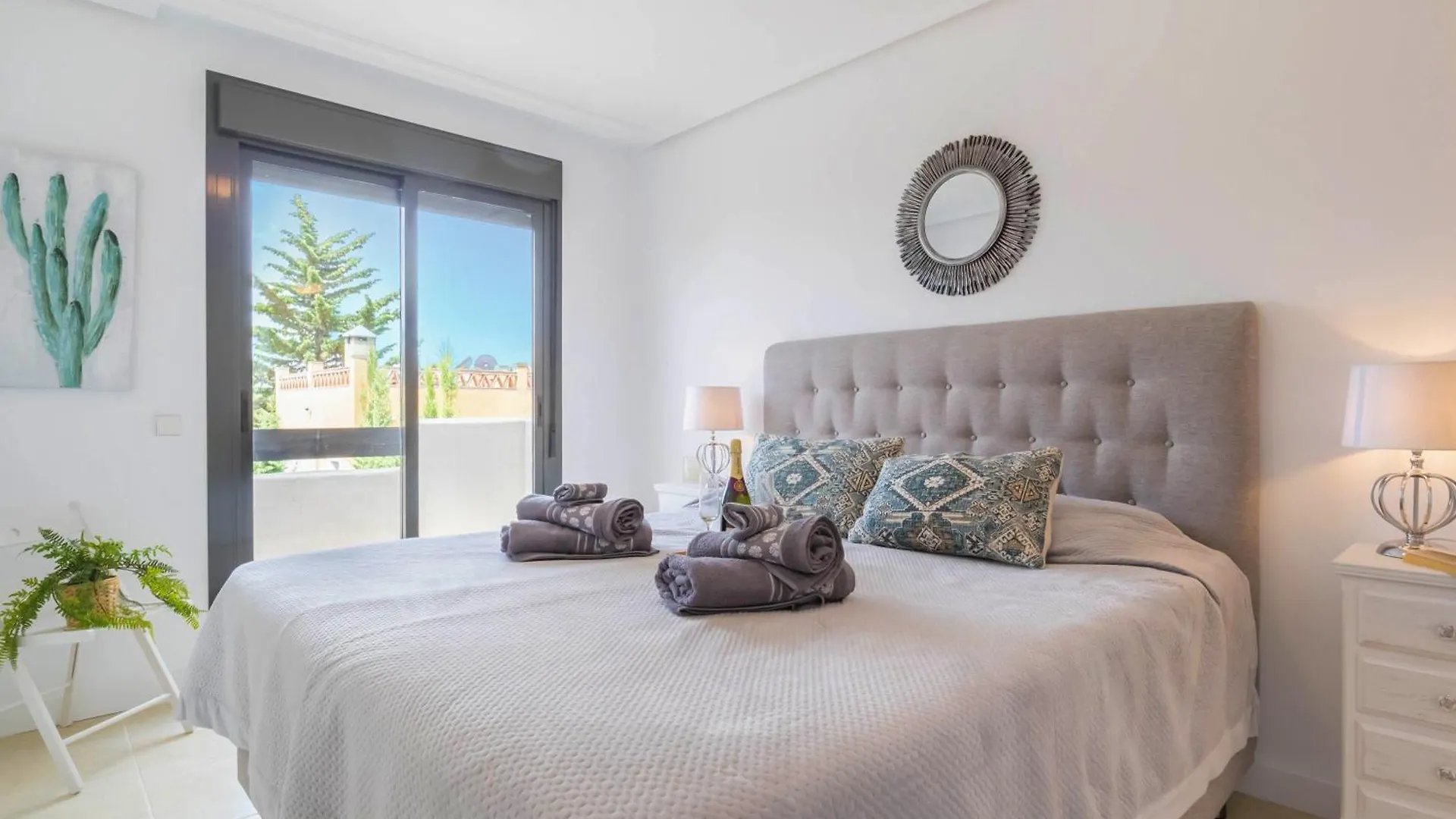 Sunset Golf Elegance - Happy Rentals Estepona Apartment